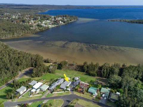 VINCES LANDING OLD EROWAL BAY 4pm Check Out Sundays - Great Ocean Road Tourism 0