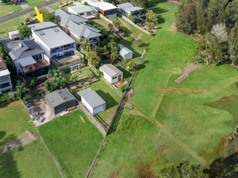 VINCES LANDING OLD EROWAL BAY 4pm Check Out Sundays - Great Ocean Road Tourism 2