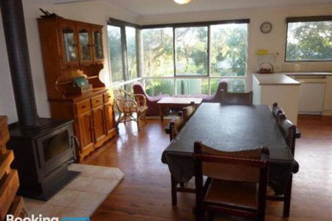 11 The Boulevarde Sandy Point - Great Ocean Road Tourism 0