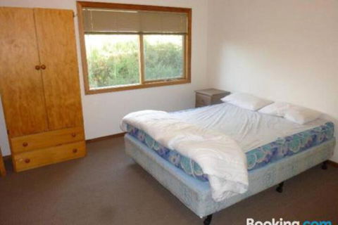 11 The Boulevarde Sandy Point - Great Ocean Road Tourism 3