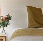 Trentham Central Villas 6 BR / Ensuite / Sleeps 12
