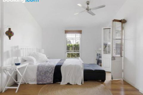 Blue Belle At Huskisson 4pm Check Out Sundays - Great Ocean Road Tourism 5