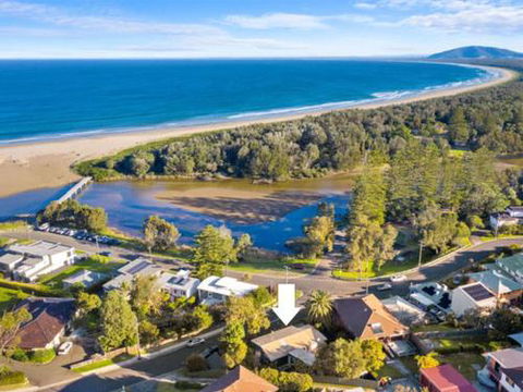 BOMBORA Gerroa 4pm Check Out Sundays - Great Ocean Road Tourism 0