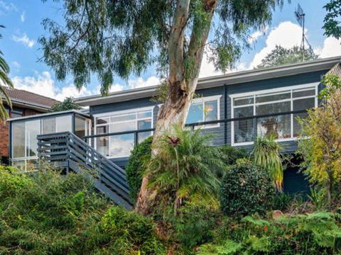 BOMBORA Gerroa 4pm Check Out Sundays - Great Ocean Road Tourism 5