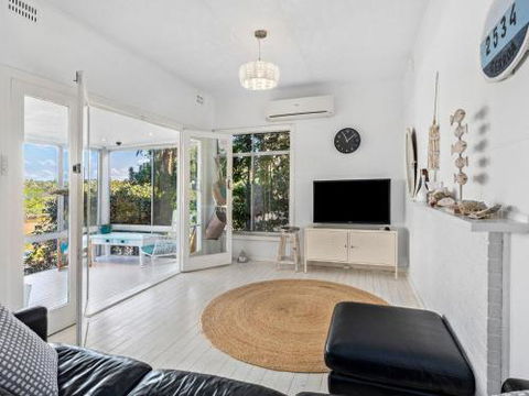 BOMBORA Gerroa 4pm Check Out Sundays - Great Ocean Road Tourism 4