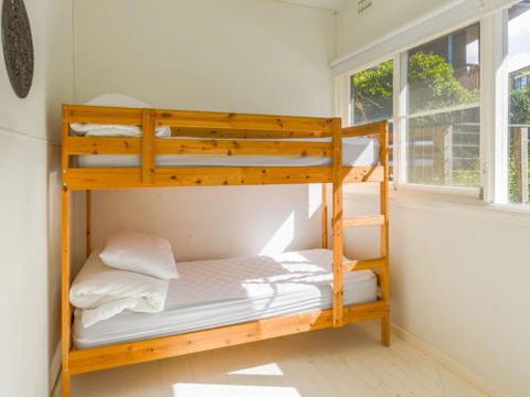 BOMBORA Gerroa 4pm Check Out Sundays - Great Ocean Road Tourism 3