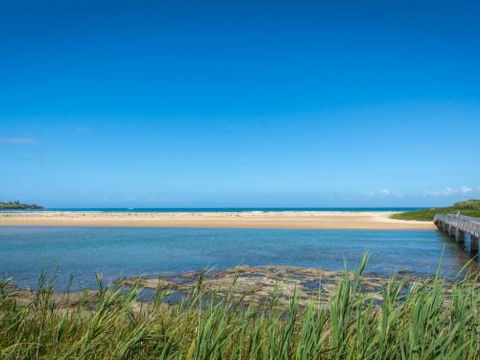 BOMBORA Gerroa 4pm Check Out Sundays - Great Ocean Road Tourism 2