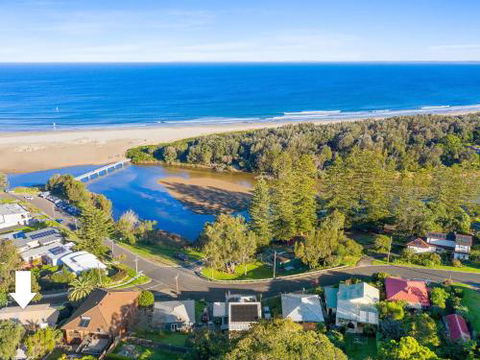 BOMBORA Gerroa 4pm Check Out Sundays - Great Ocean Road Tourism 1