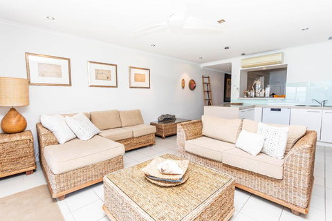 BY THE SEA SHORE STUNNING UNIT POOL SPA WIFI. - Great Ocean Road Tourism 5