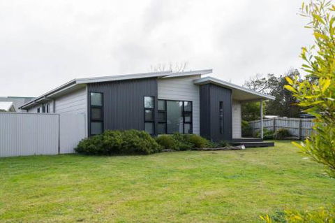 34 Ash Avenue Sandy Point - Great Ocean Road Tourism 0