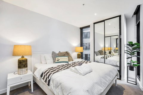 FV Iconic Designer APT, Parking, Near CBD Qfv147-14 - Great Ocean Road Tourism 5