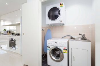 Executive Designer Apartment With Pool + Parking - Great Ocean Road Tourism 1
