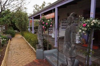 Spooky Hall Motel - Great Ocean Road Tourism 0