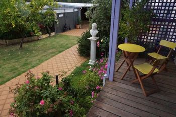 Spooky Hall Motel - Great Ocean Road Tourism 4