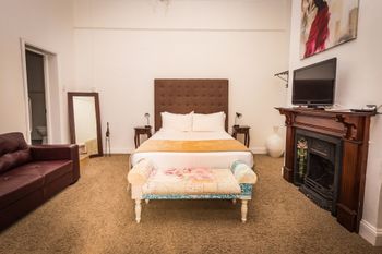 Spooky Hall Motel - Great Ocean Road Tourism 1