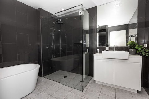 Trendy Self Contained City Apartment - Great Ocean Road Tourism 5