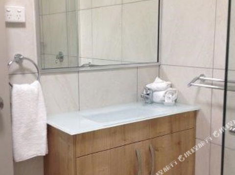 BEST WESTERN CASTLE LODGE MOTEL - Great Ocean Road Tourism 3