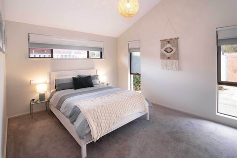 Gifford Getaway - Great Ocean Road Tourism 1