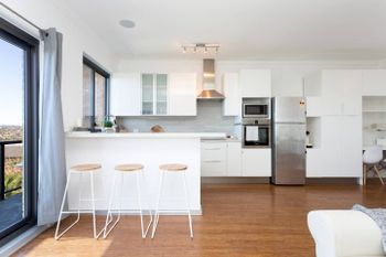 Beachside Apartment With Stunning Views & Parking - Great Ocean Road Tourism 0