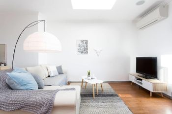 Beachside Apartment With Stunning Views & Parking - Great Ocean Road Tourism 1