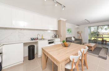 Lakeview Apartment Suite 16 - Great Ocean Road Tourism 6