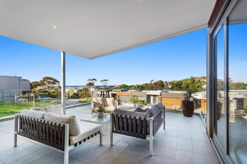 Azure Oasis - Great Ocean Road Tourism 2