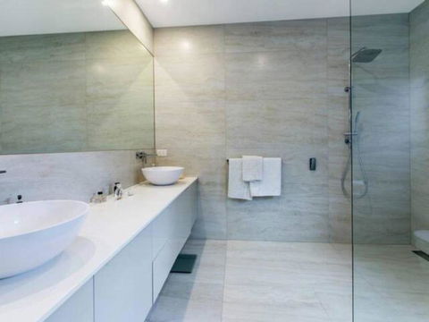 Azure Oasis - Great Ocean Road Tourism 7