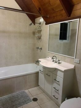 Kookaburra Cottage At Hat Head - Great Ocean Road Tourism 3