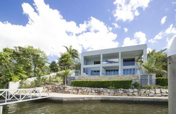 Gold Coast Luxury Waterfront House - Great Ocean Road Tourism 0