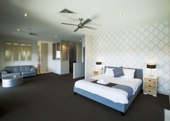 Gold Coast Luxury Waterfront House - Great Ocean Road Tourism 5