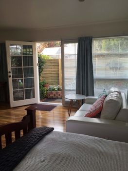 Nutgrove Beach Studio Apartment - Great Ocean Road Tourism 1