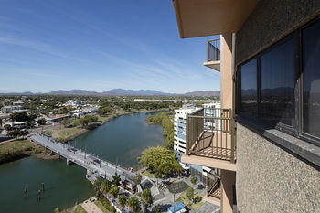 Holiday Inn Townsville - Great Ocean Road Tourism 3