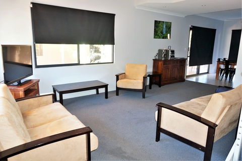 Ningaloo Breeze Villa 2 - Great Ocean Road Tourism 2