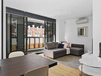 CHARLOTTE Manhatten Building Near Spencer St. & Southern Cross Station - Great Ocean Road Tourism 6