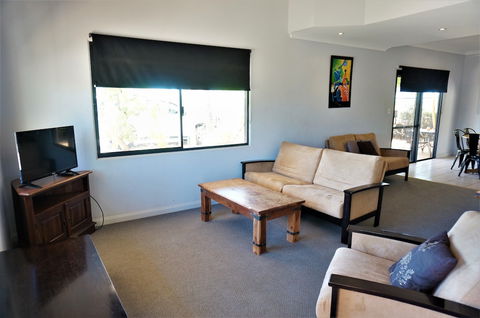 Ningaloo Breeze Villa 10 - Great Ocean Road Tourism 3