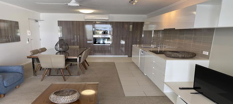 Airtrip Apartments On Carlyle St. Mackay - Great Ocean Road Tourism 3