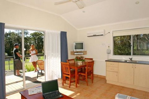 Port Stephens Koala Sanctuary - Great Ocean Road Tourism 4