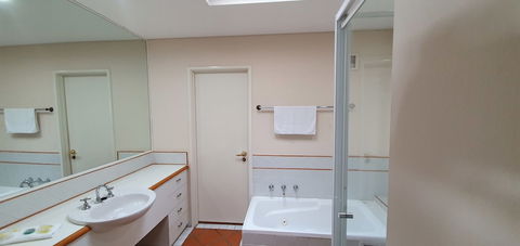 Sea Breeze Luxury Holiday Apartment Accommodation - Great Ocean Road Tourism 6