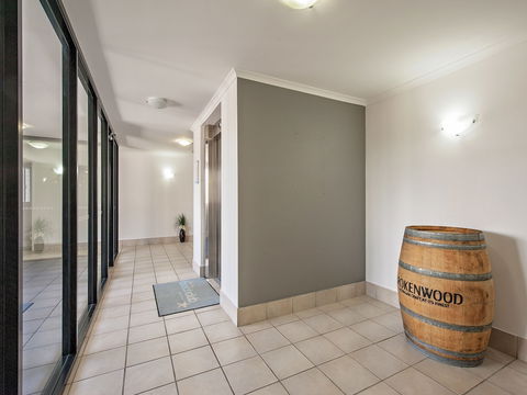 Shoal Bay Beachclub Apartments - Great Ocean Road Tourism 0