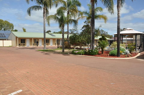 Pinjarra Resort - Great Ocean Road Tourism 0