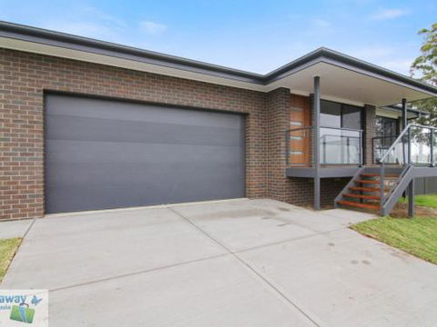 Rays On Elizabeth Parade - Great Ocean Road Tourism 1