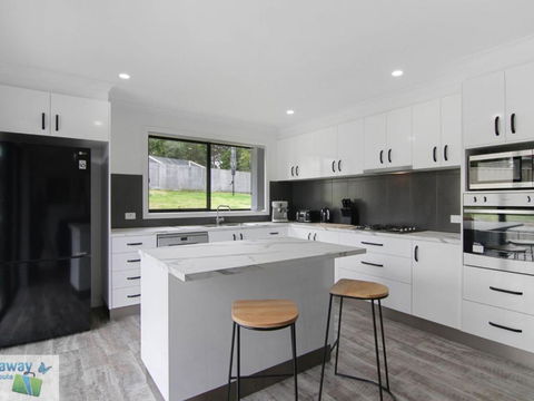 Rays On Elizabeth Parade - Great Ocean Road Tourism 6