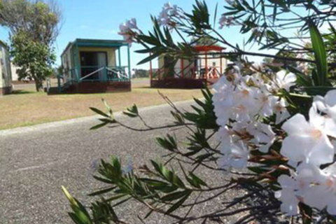 Lanis On The Beach - Old Bar - Great Ocean Road Tourism 0