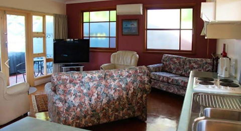 Anchlia Waterfront Cottage - Great Ocean Road Tourism 1