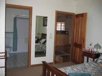 Buttercup Cottage & Private Apartment - Great Ocean Road Tourism 4