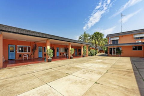 Riviera Motel Bundaberg - Great Ocean Road Tourism 0