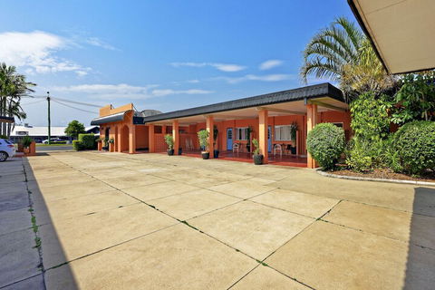 Riviera Motel Bundaberg - Great Ocean Road Tourism 1
