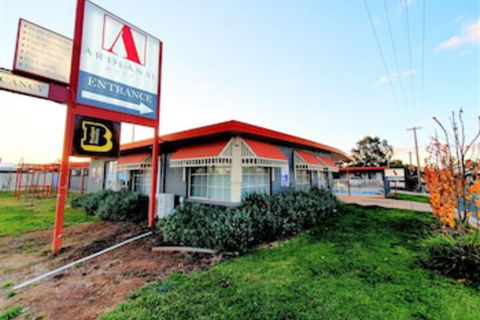 Ardeanal Motel West Wyalong - Great Ocean Road Tourism 0