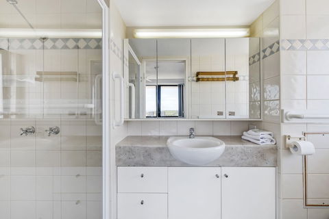 Burgess @ Kings Beach Apartments - Great Ocean Road Tourism 1