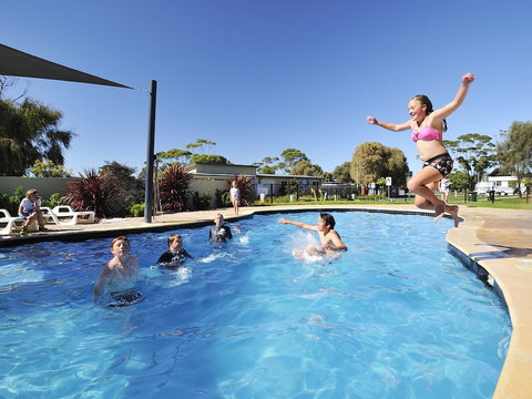 NRMA Eastern Beach Holiday Park - Great Ocean Road Tourism 1